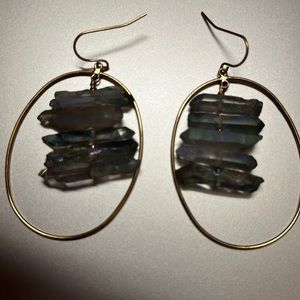 One pair of oval earrings with 4 stones in each of them.